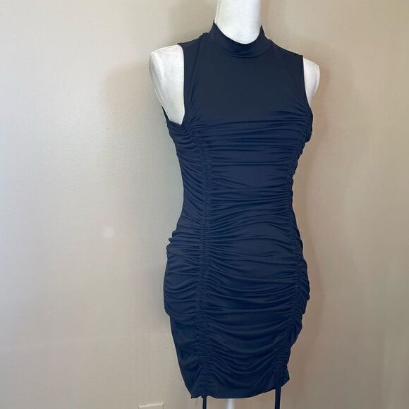 Heart N Hips| Small| Rouched| Bodycon| Mini| Has lots of stretch - Picture 1 of 14